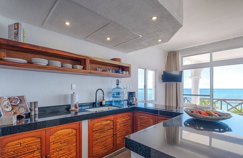 Akumal Condo | Newly Updated Beachfront Condo with Terrace, Pool & Daily Service