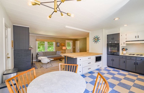 Cushing Cottage | Newly updated cottage directly on Maple Juice Cove