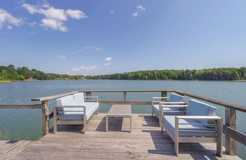 Cushing Cottage | Newly updated cottage directly on Maple Juice Cove