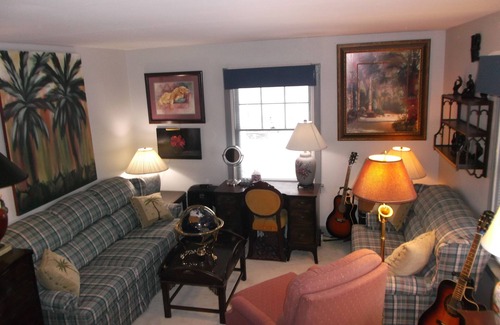 Centennial House | Newly Updated Large Home, Walk Downtown, UVM & Hospital ~ Includes Bicycles!