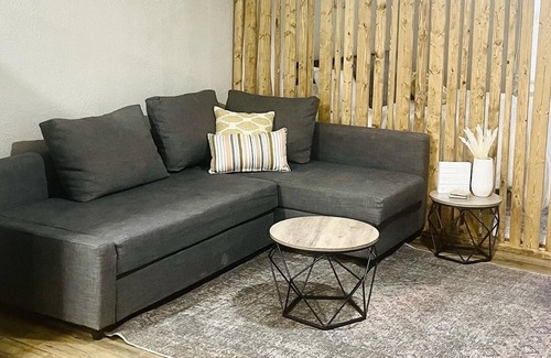 Churchland Apartment | Newly updated private studio