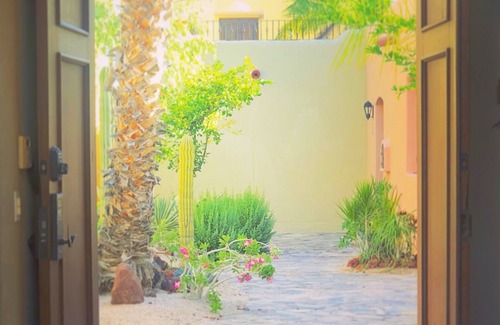 Nopolo House | Newly Updated Villa Oceanview in Coveted Founders pets too