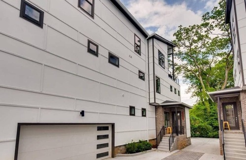 Berry Hill House | ✅NewMatresses ✅PetFriendly ✅Washer/Dryer ✅FastWiFi ✅BigKitchen