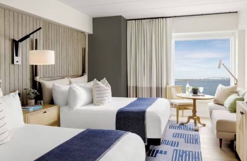 Goat Island Hotel | Newport Harbor Oasis: Exclusive Water Views with Premier Waterfront Dining