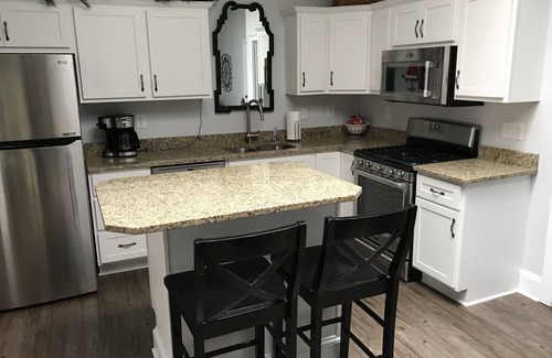 Newport Apartment | NEWPORT INN #1 - NO CLEANING FEES! FREE PARKING! WALK TO GAMES AND CONCERTS!