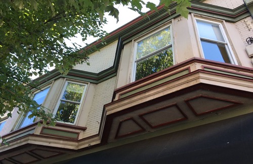 Newport Apartment | NEWPORT INN #3 - NO CLEANING FEES! FREE PARKING! WALK TO GAMES AND CONCERTS!