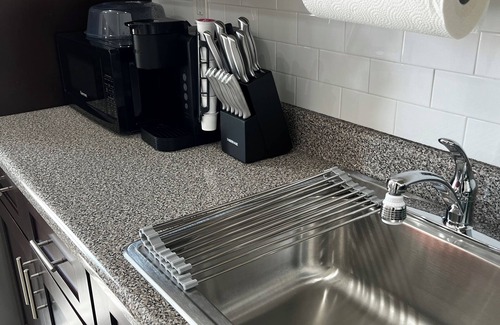 New Rochelle Apartment | NewRo Chic Retreat- 3 Bdrms 30 min to NYC