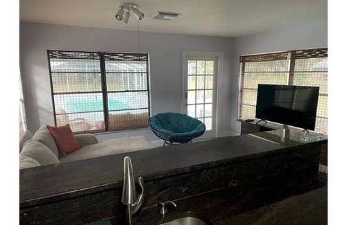 Wesley Chapel South House | NewTampa-W. Chapel 3 room 1.5 bath with a pool on 1 acre. SMOKE & PET FREE!