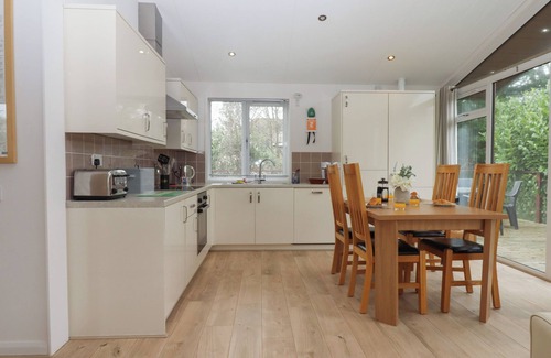 Newton Ferrers Cottage | NEWTON CALM, pet friendly, with a garden in Newton Ferrers