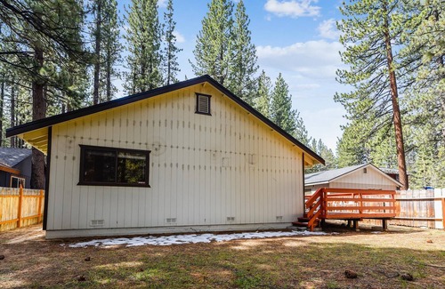 Black Bart House | Next Tahoe adventure, Close to Heavenly, Classic One-Level Cabin only steps from the River!
