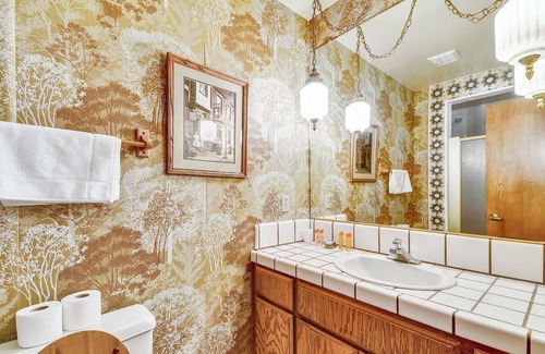 Black Bart House | Next Tahoe adventure, Close to Heavenly, Classic One-Level Cabin only steps from the River!