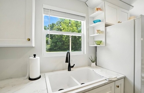 Batavia House | Next to lake, 30 minutes to downtown Cincinnati, fire pit, grill, foosball.