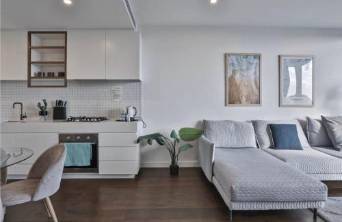 Glen Waverley Apartment | Next to 'The Glen Shopping Centre' Apartment