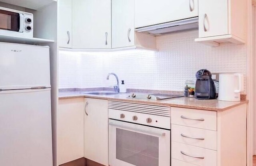 El Pilar Apartment | Next to the Silk Exchange and Central Market