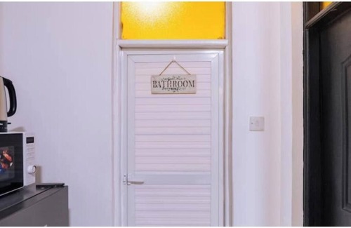 Mlingotini Apartment | Ngicha 1BDR APT: Wi-Fi, Netflix, Books, Games +