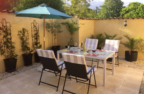 Tremolat Apartment | nGite with pool & fab gardens 5 mins from quaint village with restaurants & shop
