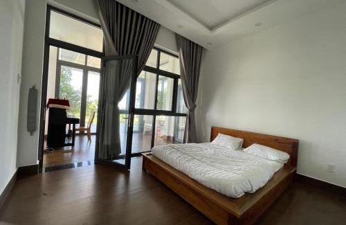 Chau Duc Hotel | Nhà Bên Đồi - The Hill House