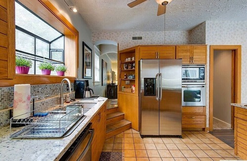 Hillsboro West End House | nHurry! Nov Fall WkDays open. Close to the fun Cozy Fireplace & Hot Tub!nnnnnn