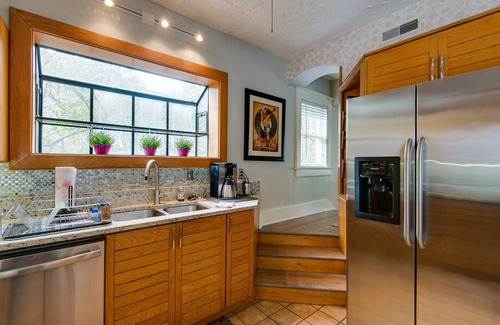 Hillsboro West End House | nHurry! Nov Fall WkDays open. Close to the fun Cozy Fireplace & Hot Tub!nnnnnn