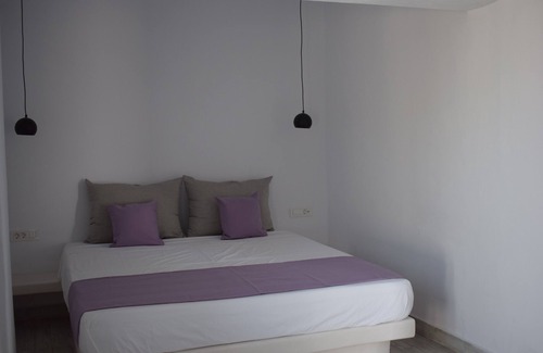 Kamari Apartment | Niabelo Villa 1 private apartment in Santorini