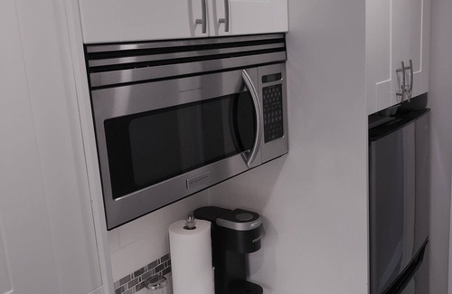 Welland Apartment | Niagara Luxury - Cozy Tiny Home Suite by the River