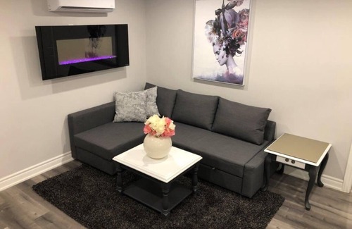 Welland House | Niagara Luxury - Warm, Cozy and Clean Suite Stay