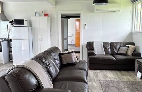 Richmond Downs Cottage | Nibble Nook Farm Cottage