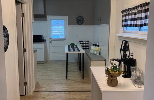 Middletown House | Nice 107 Historic Home with relax & private Hotub