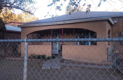 Albuquerque House | Nice 2-bedroom house with WiFi in Albuquerque