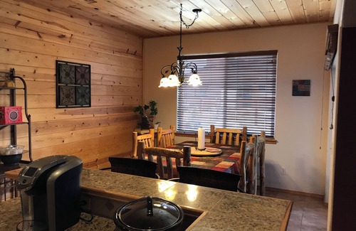 Pagosa Springs Cabin | NICE! 2250 SF VIEWS & LOCATION GAS FRPLCE PAC MAN HOTTUB CORNHOLE HORSESHOES