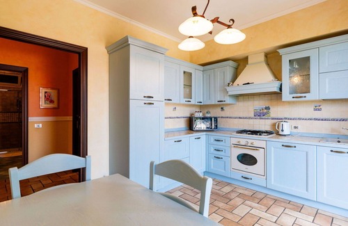 Borghetto Santo Spirito Villa | Nice apartment in villa for 5 guests with A/C, pool, WIFI, terrace and pets allowed