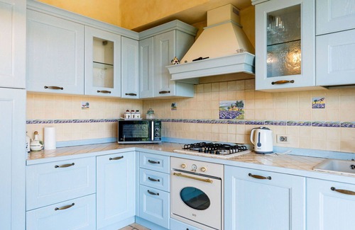 Borghetto Santo Spirito Villa | Nice apartment in villa for 5 guests with A/C, pool, WIFI, terrace and pets allowed
