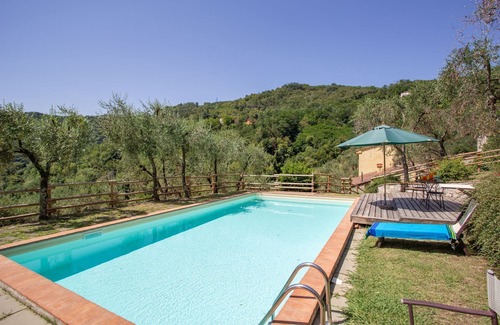 Lucca Villa | Nice apartment in villa with pool, WIFI, TV, patio, pets allowed, panoramic view, close to Lucca