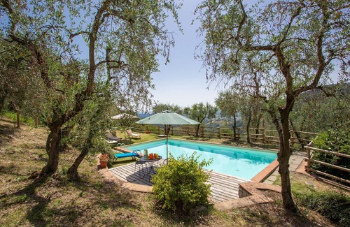 Lucca Villa | Nice apartment in villa with pool, WIFI, TV, patio, pets allowed, panoramic view, close to Lucca