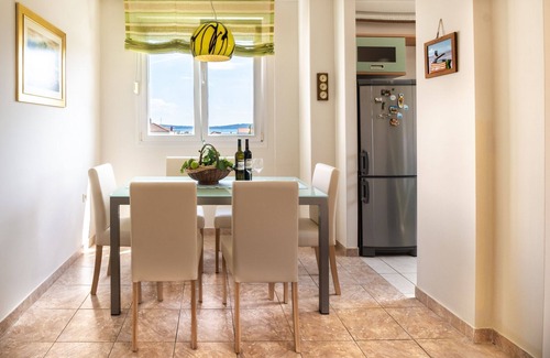 Kastel Kambelovac Apartment | Nice and comfortable family-friendly apartment between Split and Trogir.