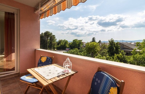 Kastel Kambelovac Apartment | Nice and comfortable family-friendly apartment between Split and Trogir.
