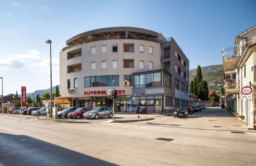 Kastel Kambelovac Apartment | Nice and comfortable family-friendly apartment between Split and Trogir.