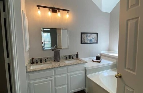 North Central Carrollton House | Nice and elegant house ,close to DFW Airport, with fine appliances
