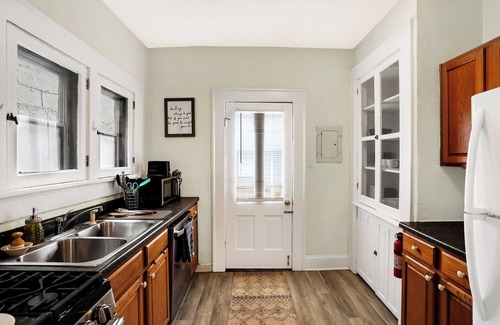 Old Northside Apartment | Nice and Quiet Apartment, 5 min from Bottleworks and Mass Ave!