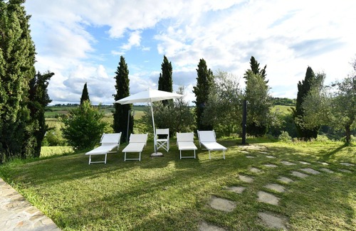 Ponte di Gabbiano Apartment | Nice apartment for 3 people with WIFI, pool, A/C, TV and pets allowed, close to Siena