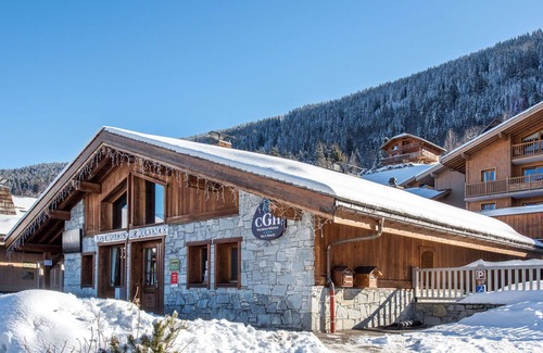 Les Carroz-d'Araches Apartment | Nice apartment for 6 guests with pool, hot tub, WIFI, TV, terrace, pets allowed and parking