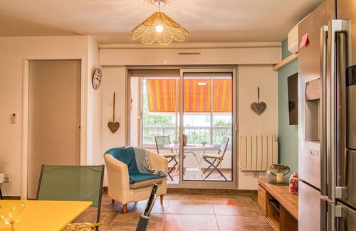 Le Brusc Apartment | Nice apartment for 3 guests with A/C, TV, terrace, pets allowed and parking