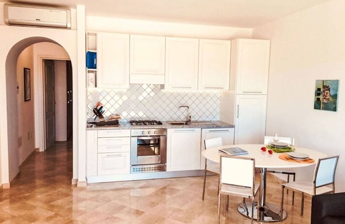 Porto Pozzo Apartment | Nice apartment for 4 guests with A/C, WIFI, pool, TV, terrace and pets allowed