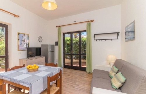 Capo Testa Apartment | Nice apartment for 4 people with A/C, TV, terrace, pets allowed and parking