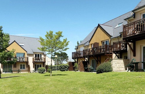 Saint-Briac-sur-Mer Apartment | Nice apartment for 6 people with WIFI, pool, TV, terrace, pets allowed and parking