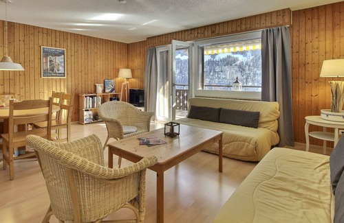 Champery Apartment | Nice apartement with 2 bedrooms, balcony, external parking space and wifi at 500 meters from the cab
