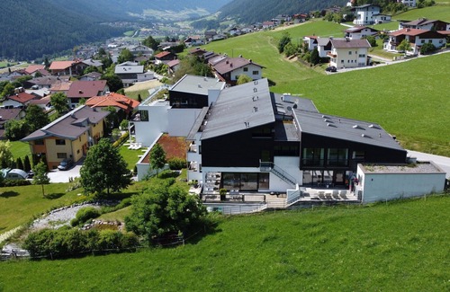 Telfes im Stubai Apartment | Nice apartment for 4 guests with pool, WIFI, TV, terrace, pets allowed and parking