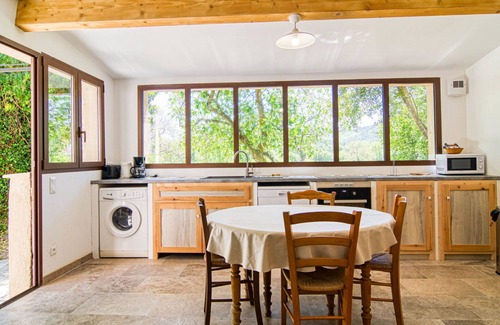 Besse-sur-Issole House | Nice apartment in villa for 4 people with pool, WIFI, TV, terrace and parking