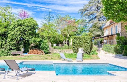 Besse-sur-Issole House | Nice apartment in villa for 4 people with pool, WIFI, TV, terrace and parking