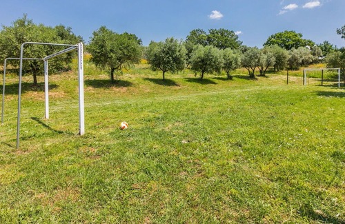 Capraia e Limite Villa | Nice apartment in villa for 4 guests with pool, A/C, WIFI, TV and parking